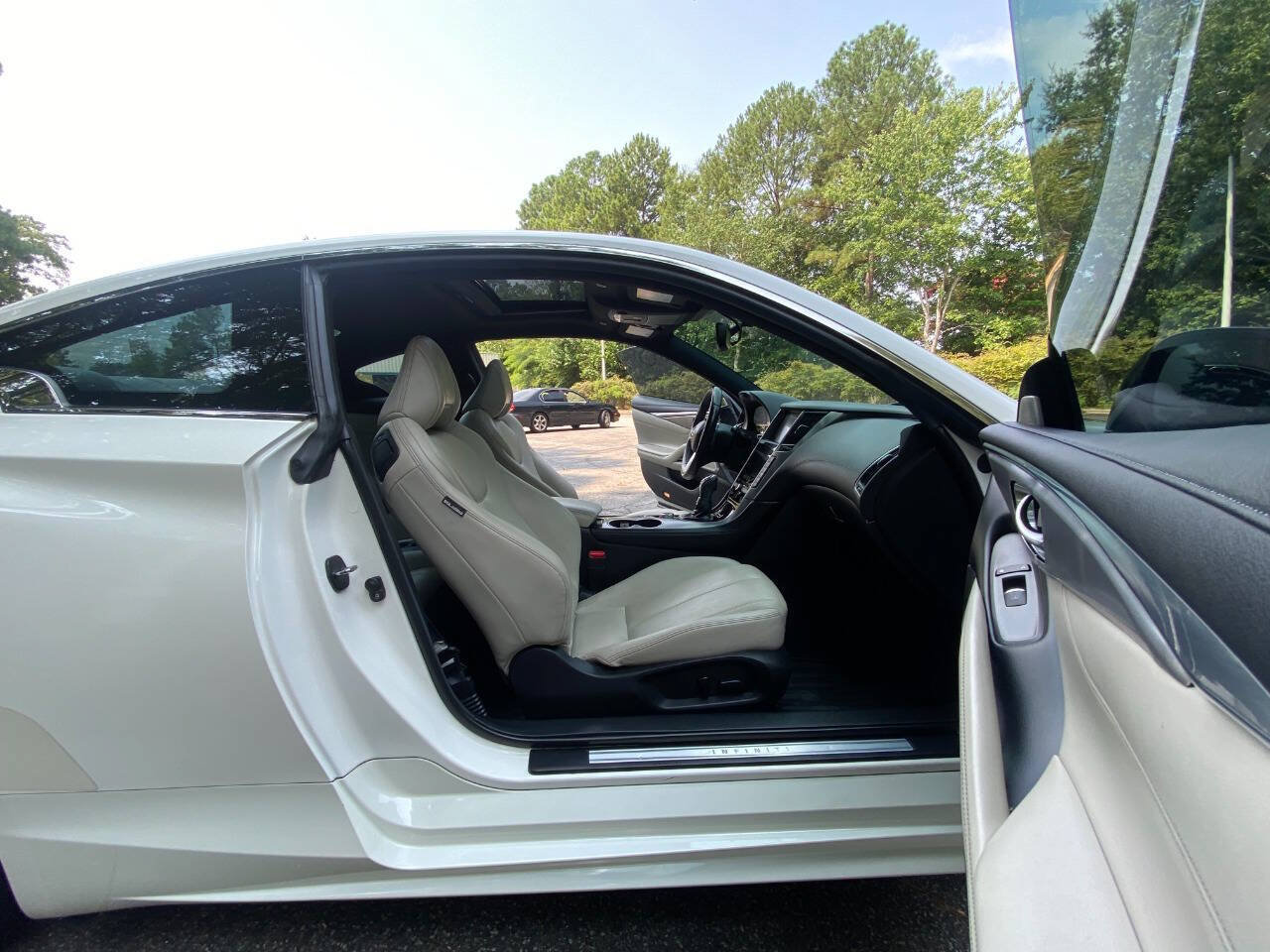 Used 2018 INFINITI Q60 3.0t Luxe w/ Sensory Package 3.0T Luxe RWD image 50