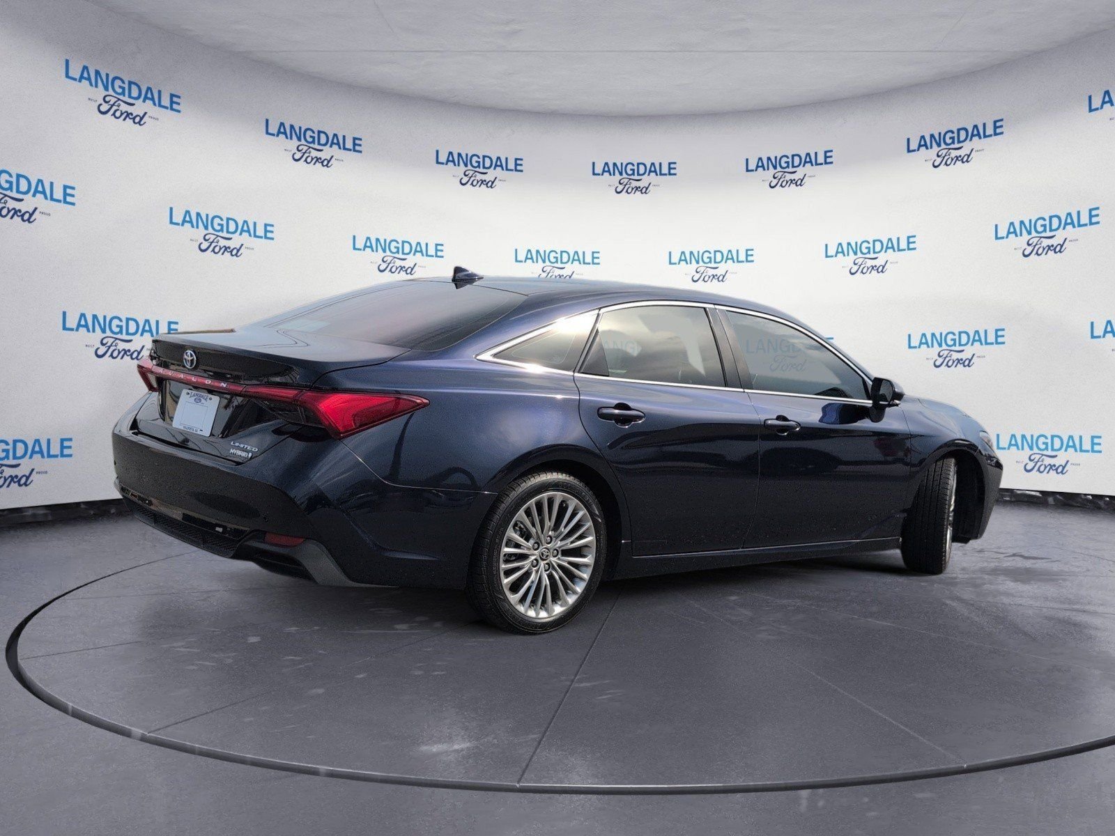Used 2022 Toyota Avalon Limited w/ Advanced Safety Package FWD image 4