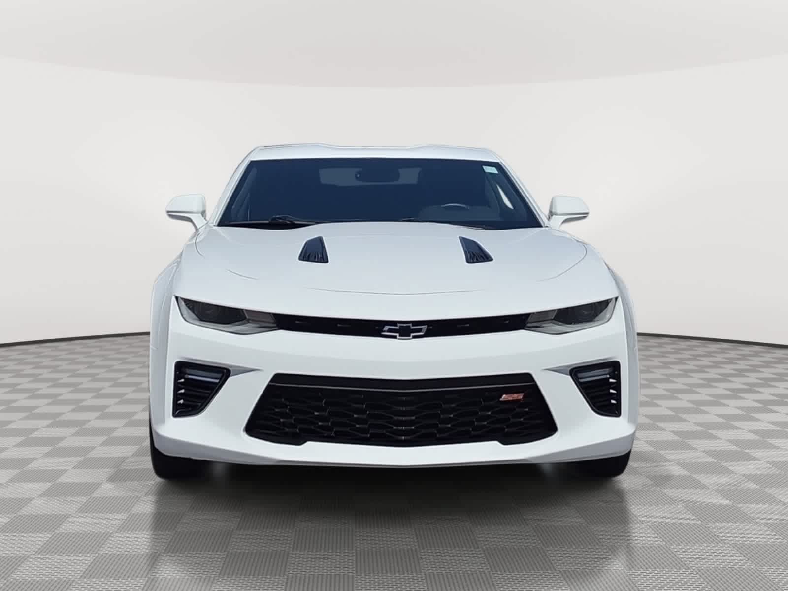 Used 2018 Chevrolet Camaro SS RWD image 2