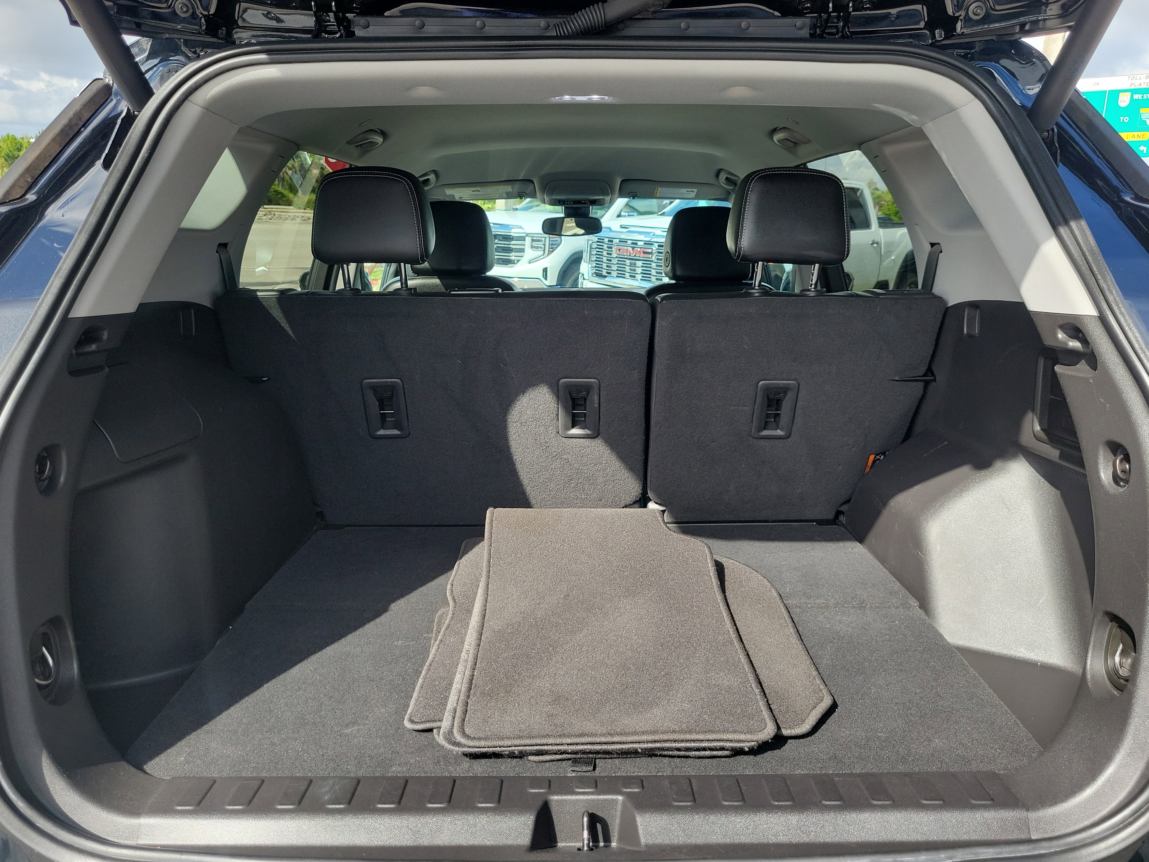 Used 2024 GMC Terrain SLT FWD image 16