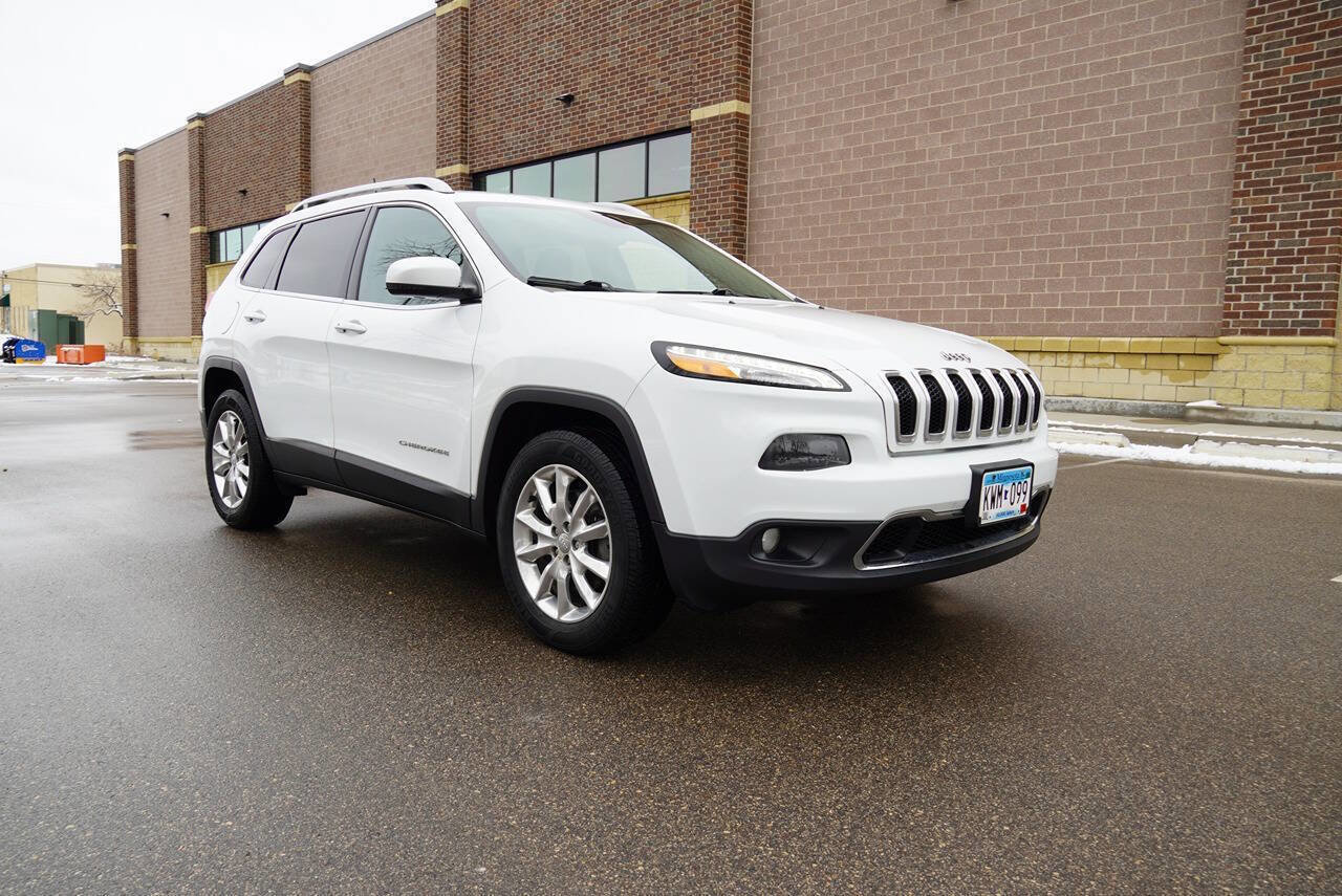 Used 2017 Jeep Cherokee Limited image 3