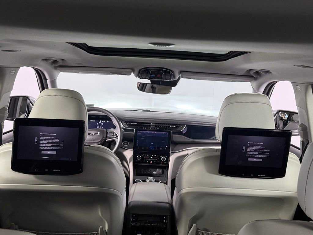 Certified 2023 Jeep Grand Cherokee L Overland w/ Rear Seat Video Group I AWD/4WD image 29