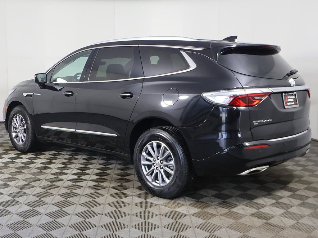 Used 2023 Buick Enclave Essence image 11