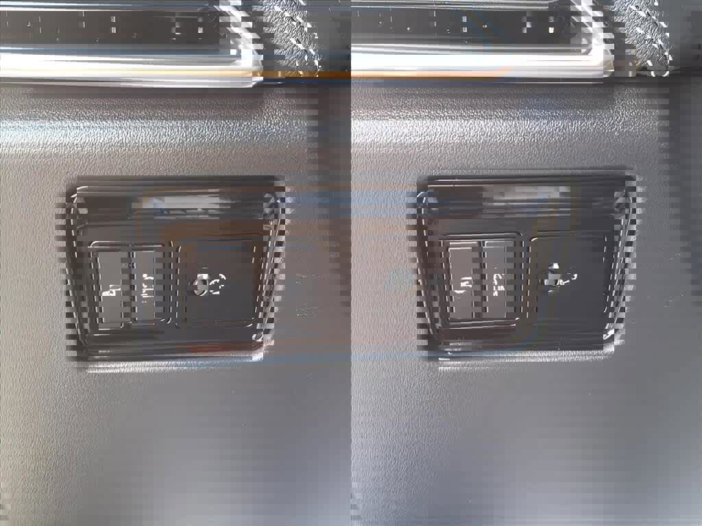 Used 2020 Jaguar F-PACE Checkered Flag image 17