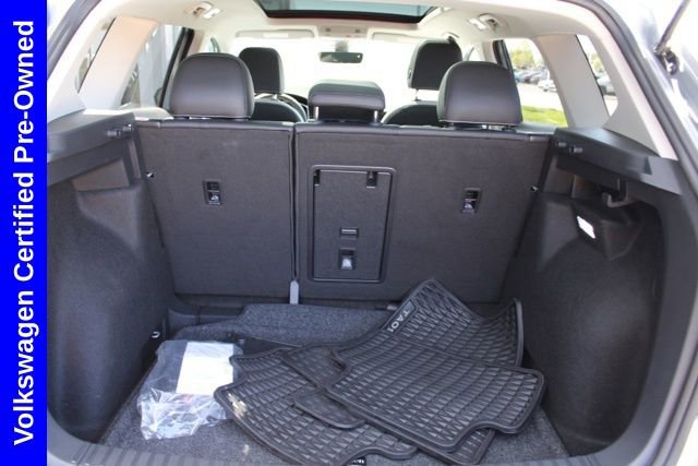 Used 2025 Volkswagen Taos SE w/ Panoramic Sunroof Package FWD image 9