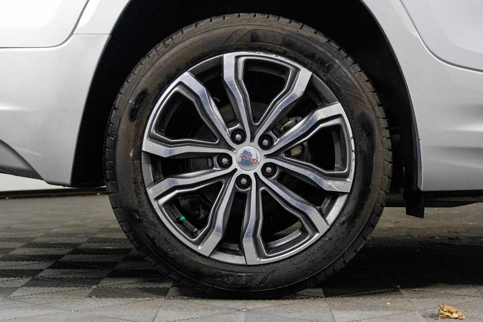 Used 2019 GMC Terrain Denali w/ Advanced Safety Package image 44