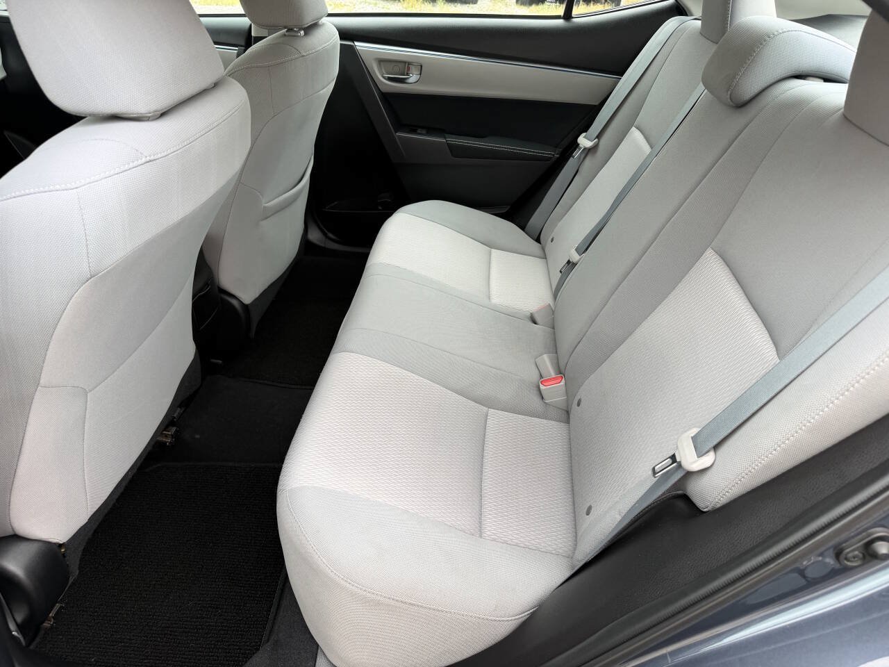 Used 2014 Toyota Corolla LE FWD image 16