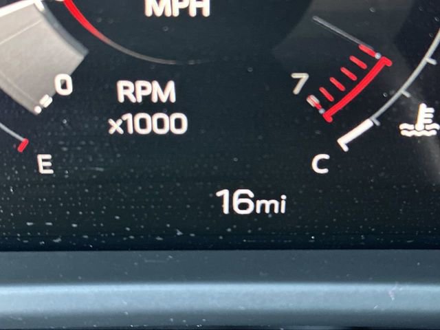 Used 2025 GMC Acadia Elevation image 12