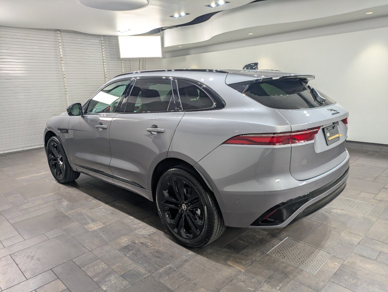New 2026 Jaguar F-PACE R-Dynamic S image 4