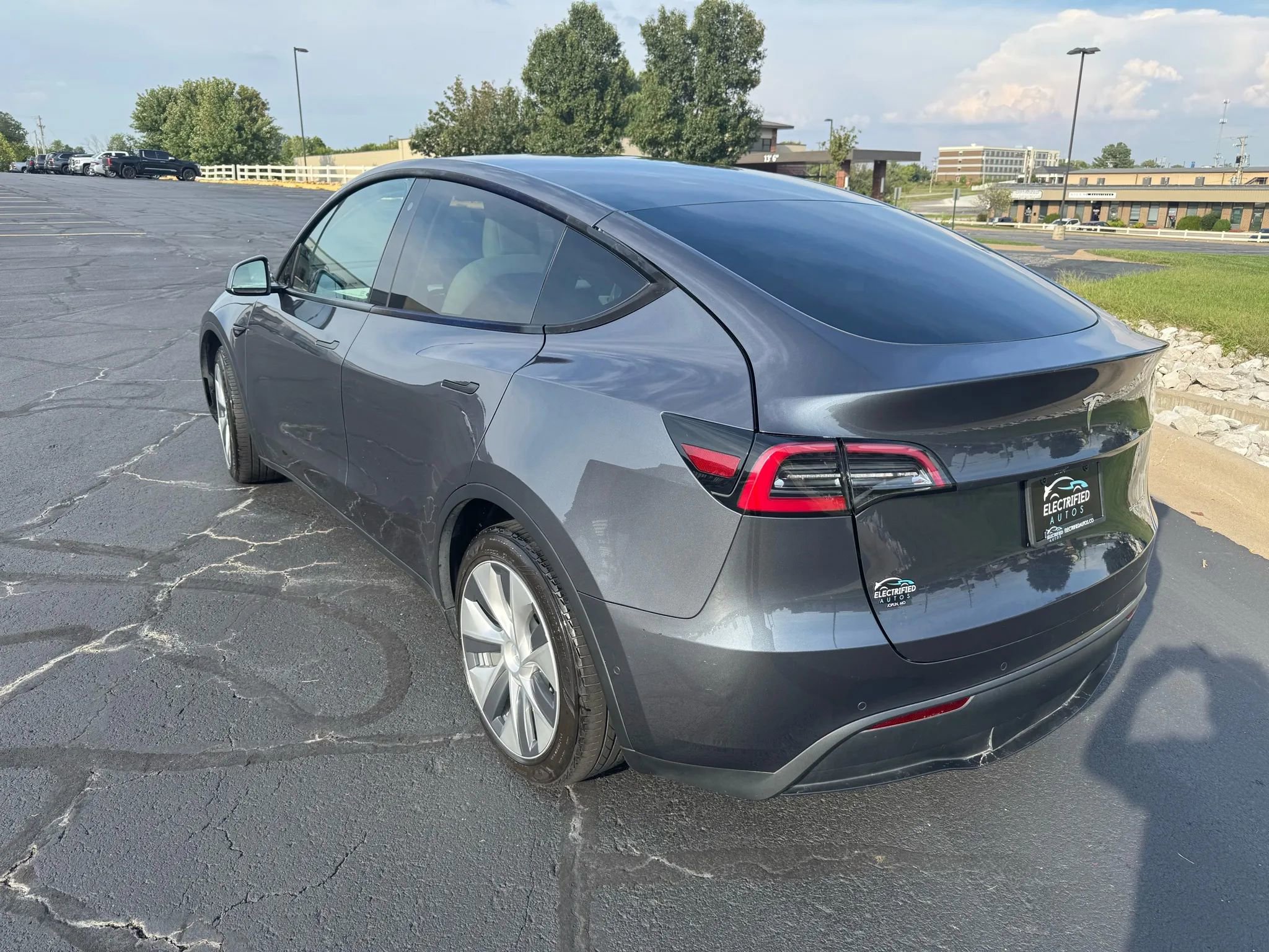 Used 2020 Tesla Model Y Long Range image 2