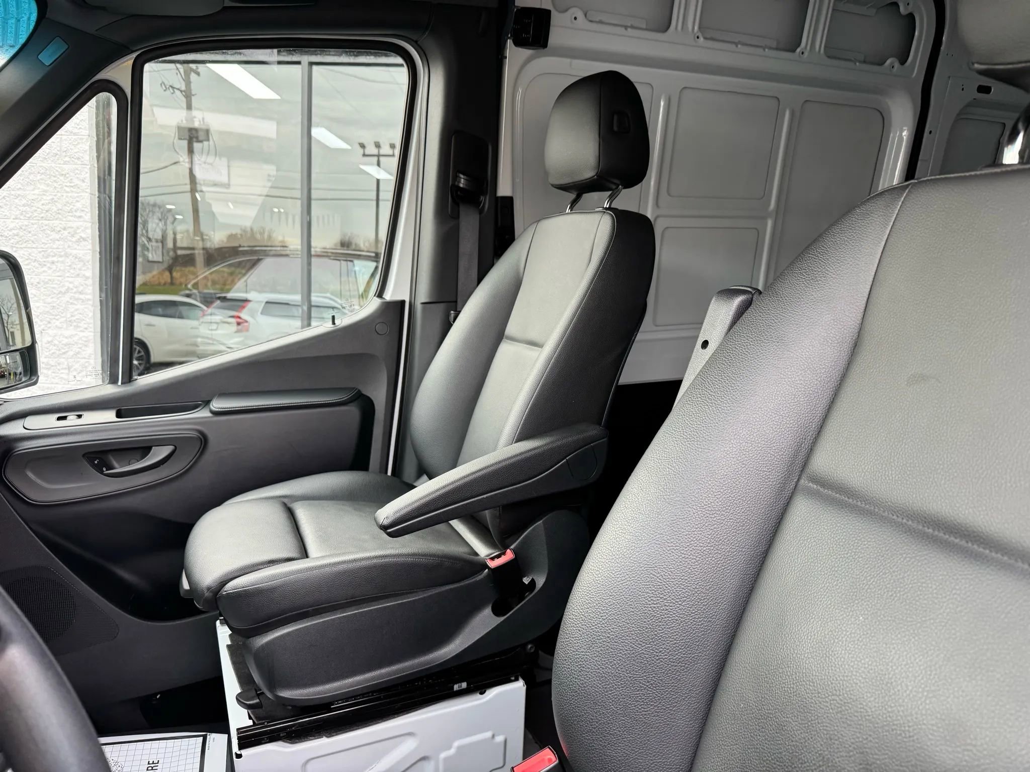 Used 2023 Mercedes-Benz Sprinter 2500 image 8