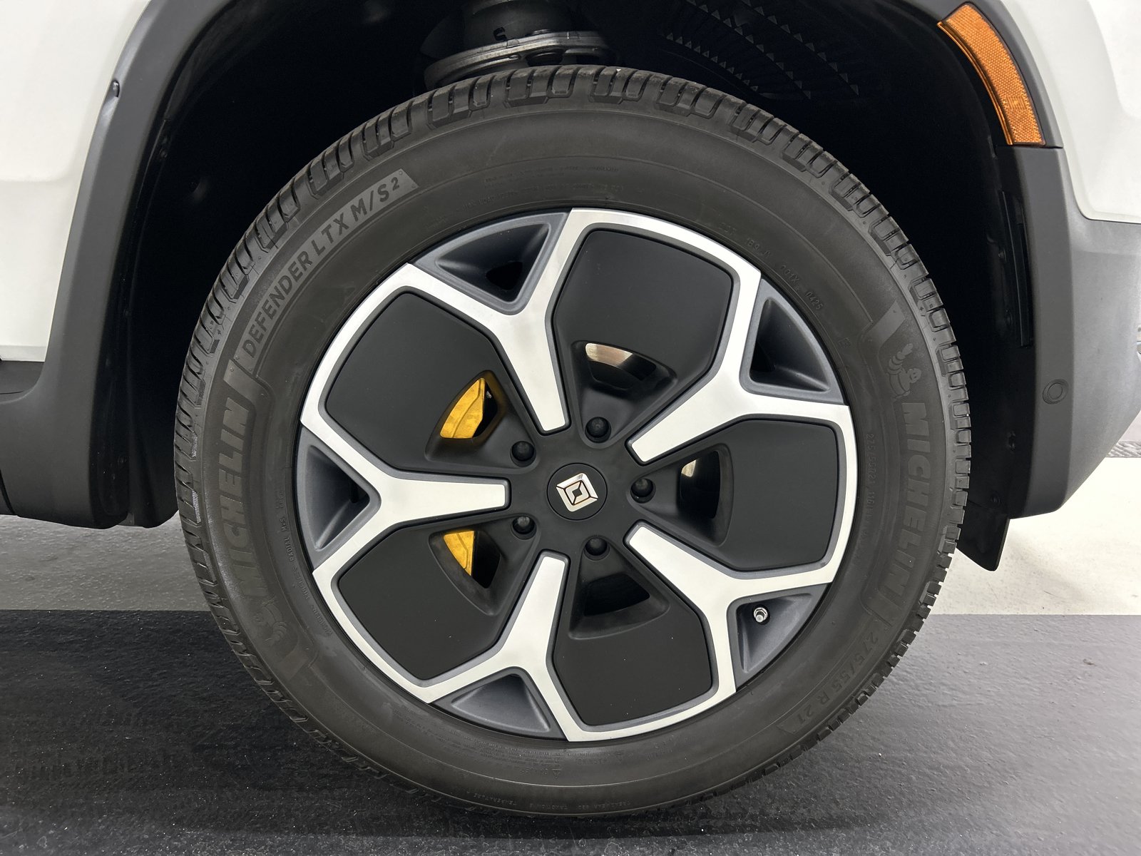 Used 2023 Rivian R1S Adventure AWD/4WD image 11