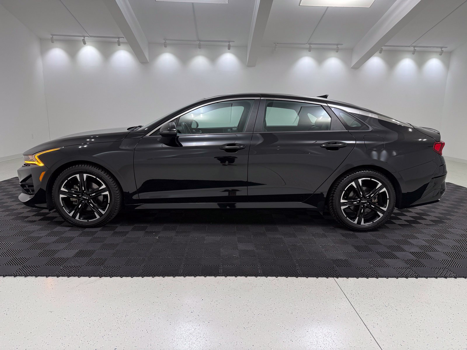 Used 2023 Kia K5 GT-Line w/ GT-Line Premium Package AWD/4WD image 4