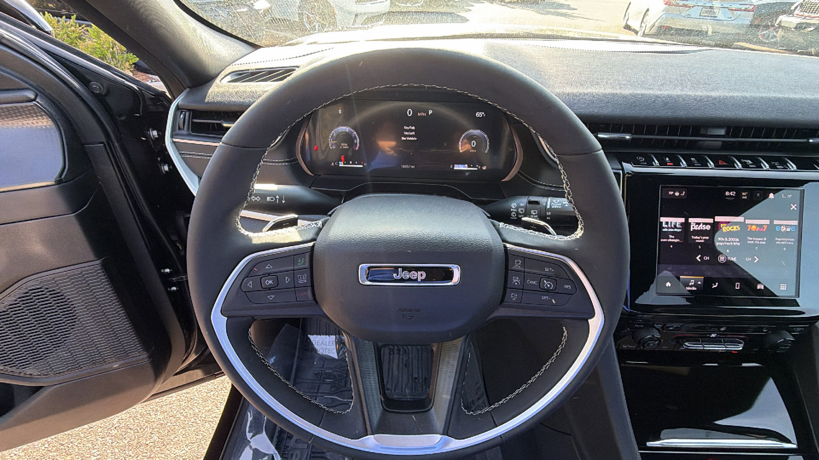 Used 2025 Jeep Grand Cherokee Altitude AWD/4WD image 26