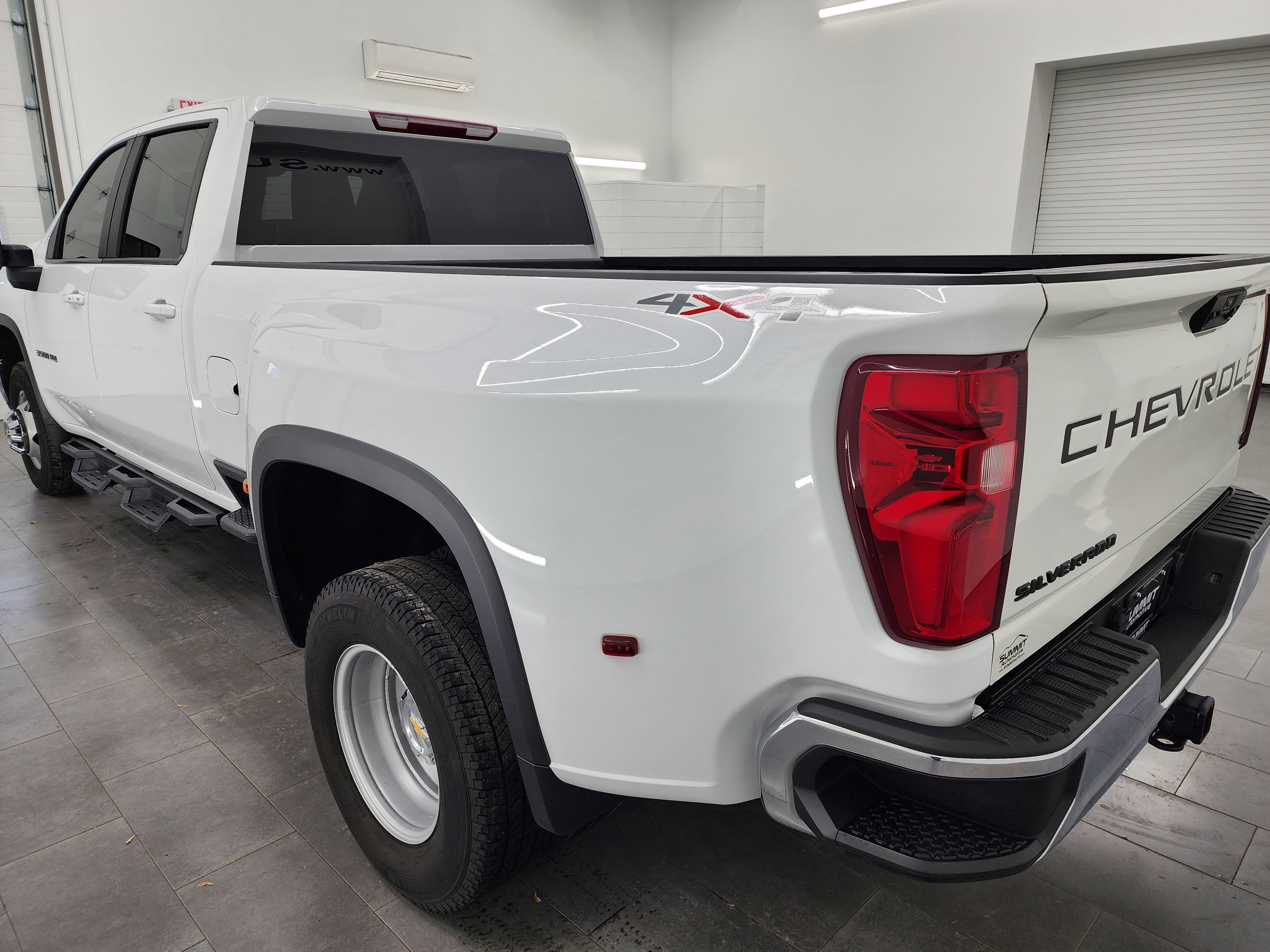 Used 2024 Chevrolet Silverado 3500 LT w/ Convenience Package image 6