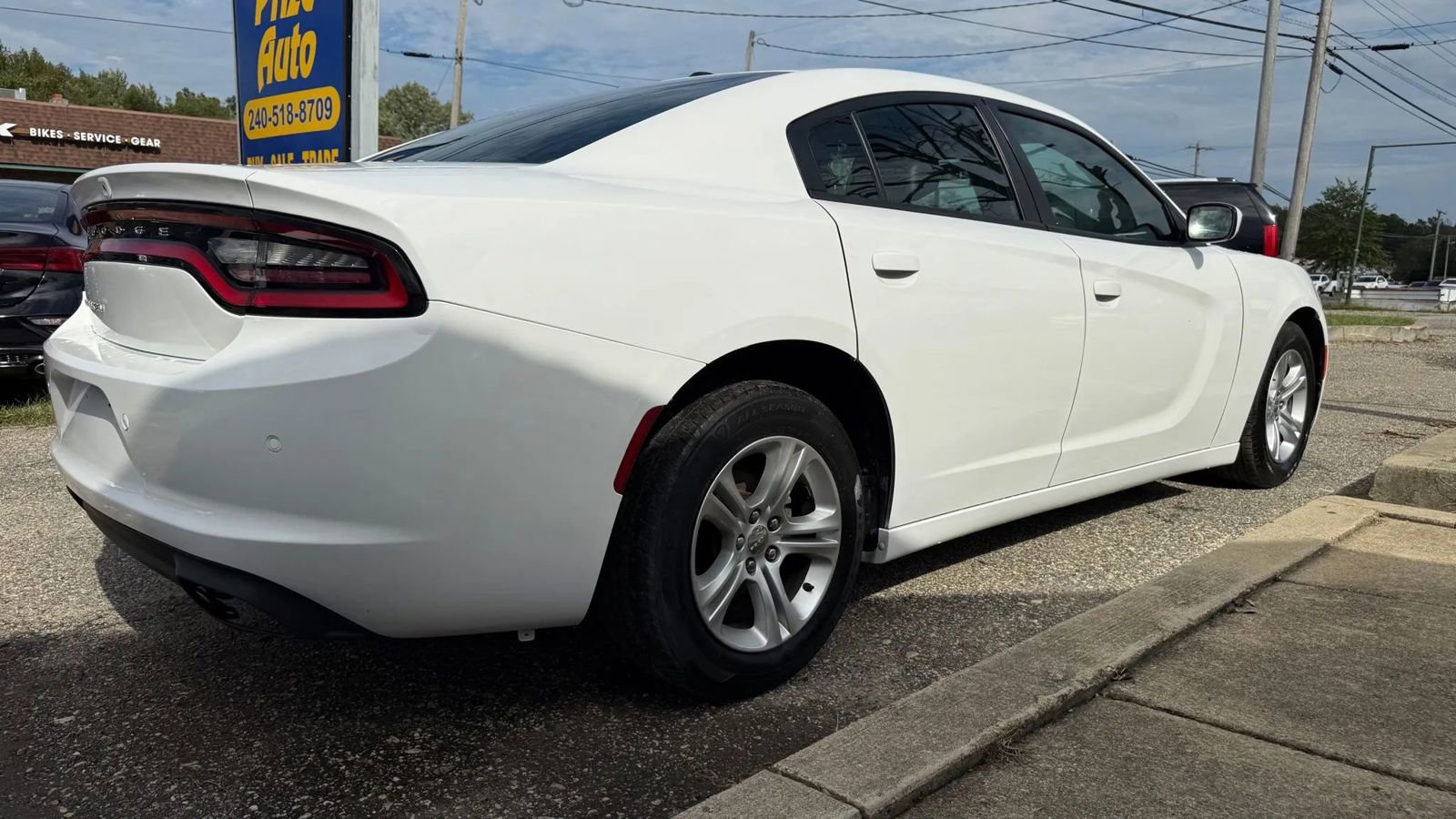 Used 2020 Dodge Charger SXT w/ Leather Interior Group image 6