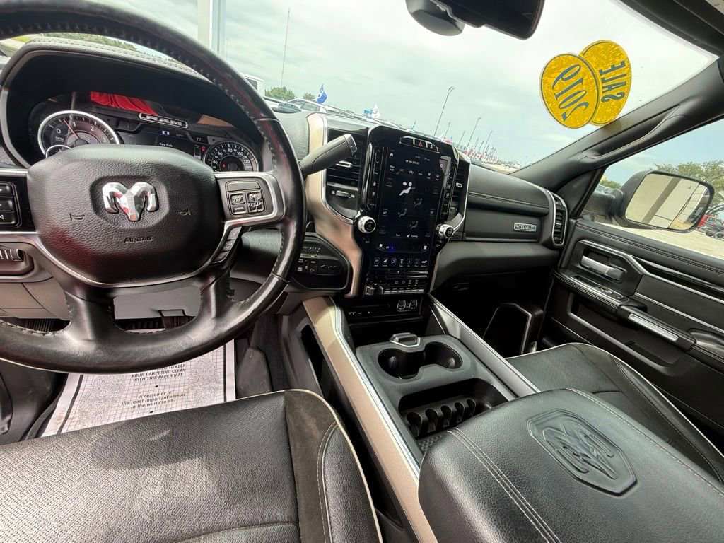 Used 2019 RAM 2500 Laramie w/ Black Appearance Package AWD/4WD image 16