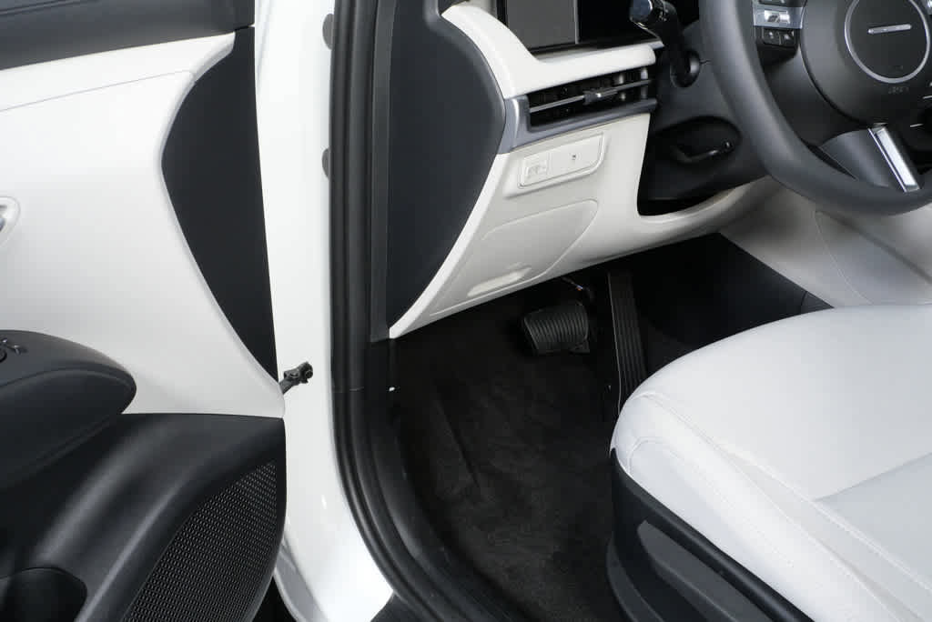 New 2026 Hyundai Tucson SE image 7