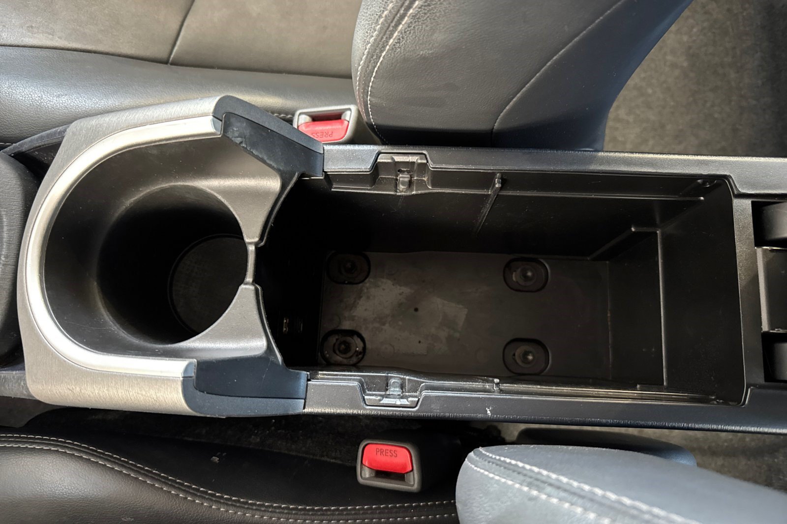 Used 2015 Toyota Prius Five FWD image 39