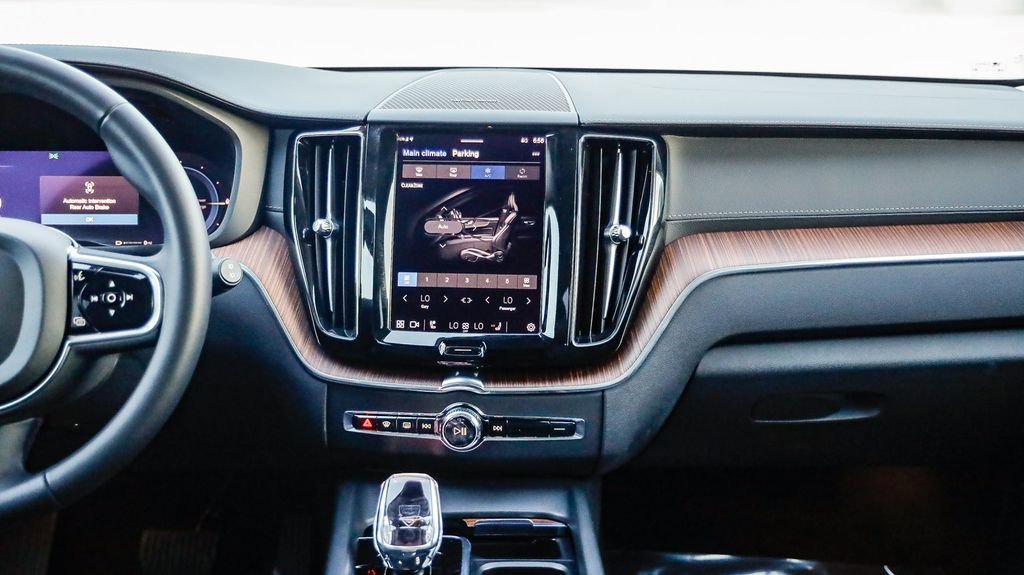 Used 2023 Volvo XC60 T8 Ultimate w/ Climate Package image 15