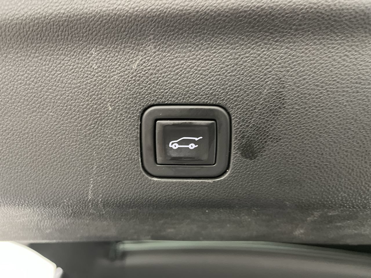 Certified 2025 GMC Yukon XL AT4 w/ AT4 Premium Package AWD/4WD image 36