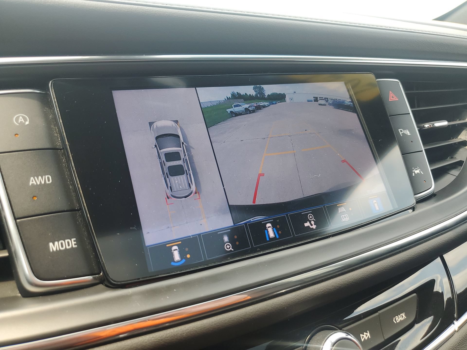 Used 2022 Buick Enclave Avenir w/ Avenir Technology Package AWD/4WD image 23