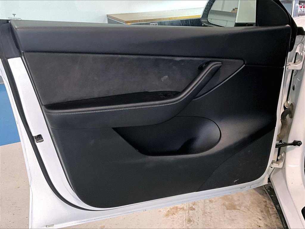 Used 2022 Tesla Model Y Performance image 9