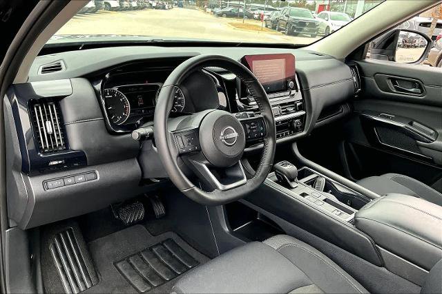 Certified 2025 Nissan Pathfinder SV image 18