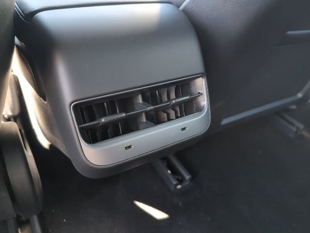 Used 2023 Tesla Model 3 Standard Range image 23