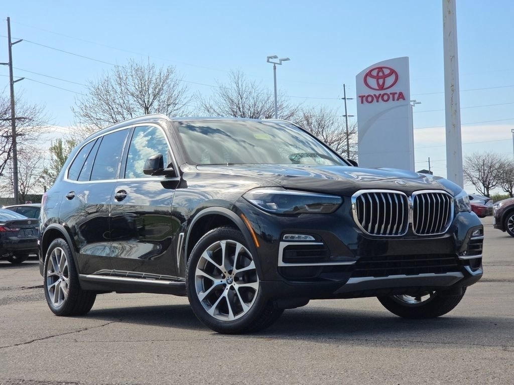 Used 2021 BMW X5 xDrive40i w/ Premium Package image 2