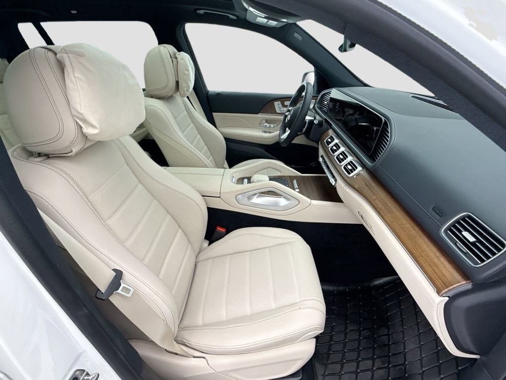 Used 2025 Mercedes-Benz GLS 580 4MATIC image 19