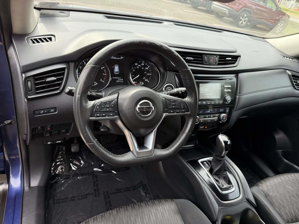 Used 2017 Nissan Rogue SV AWD/4WD image 2
