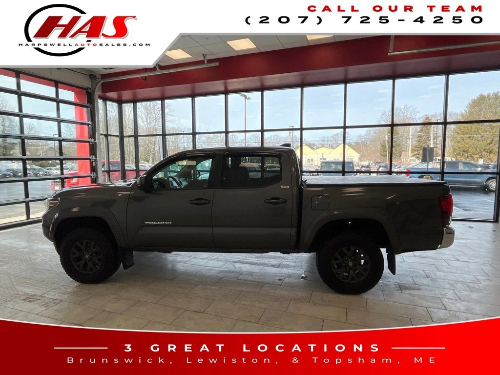 Used 2020 Toyota Tacoma SR5 AWD/4WD image 2