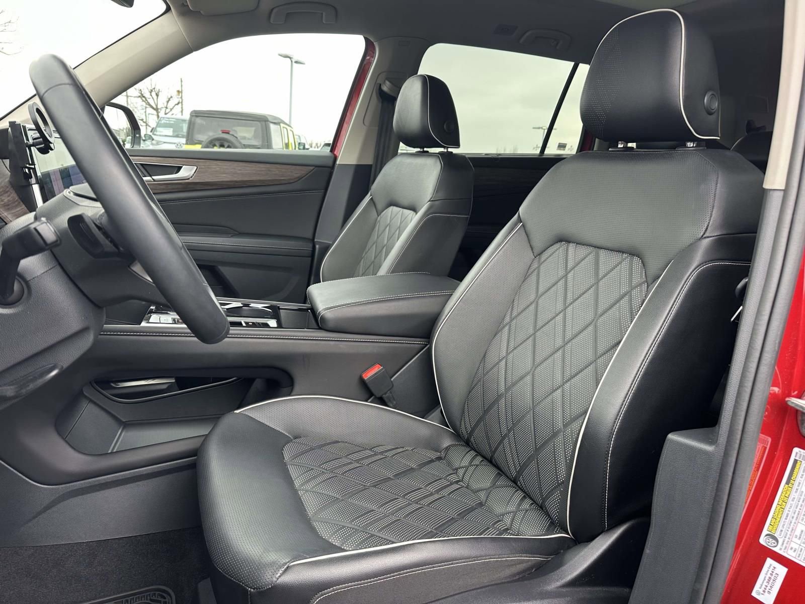 Certified 2025 Volkswagen Atlas SEL Premium R-Line image 17