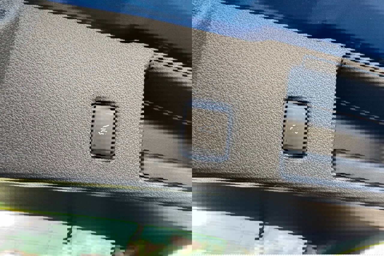 Used 2023 Ford Escape Active w/ Tech Pack #1 AWD/4WD image 16