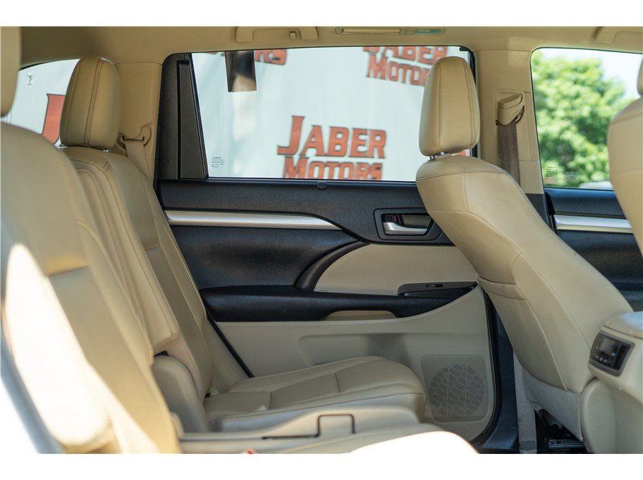 Used 2017 Toyota Highlander XLE FWD image 6