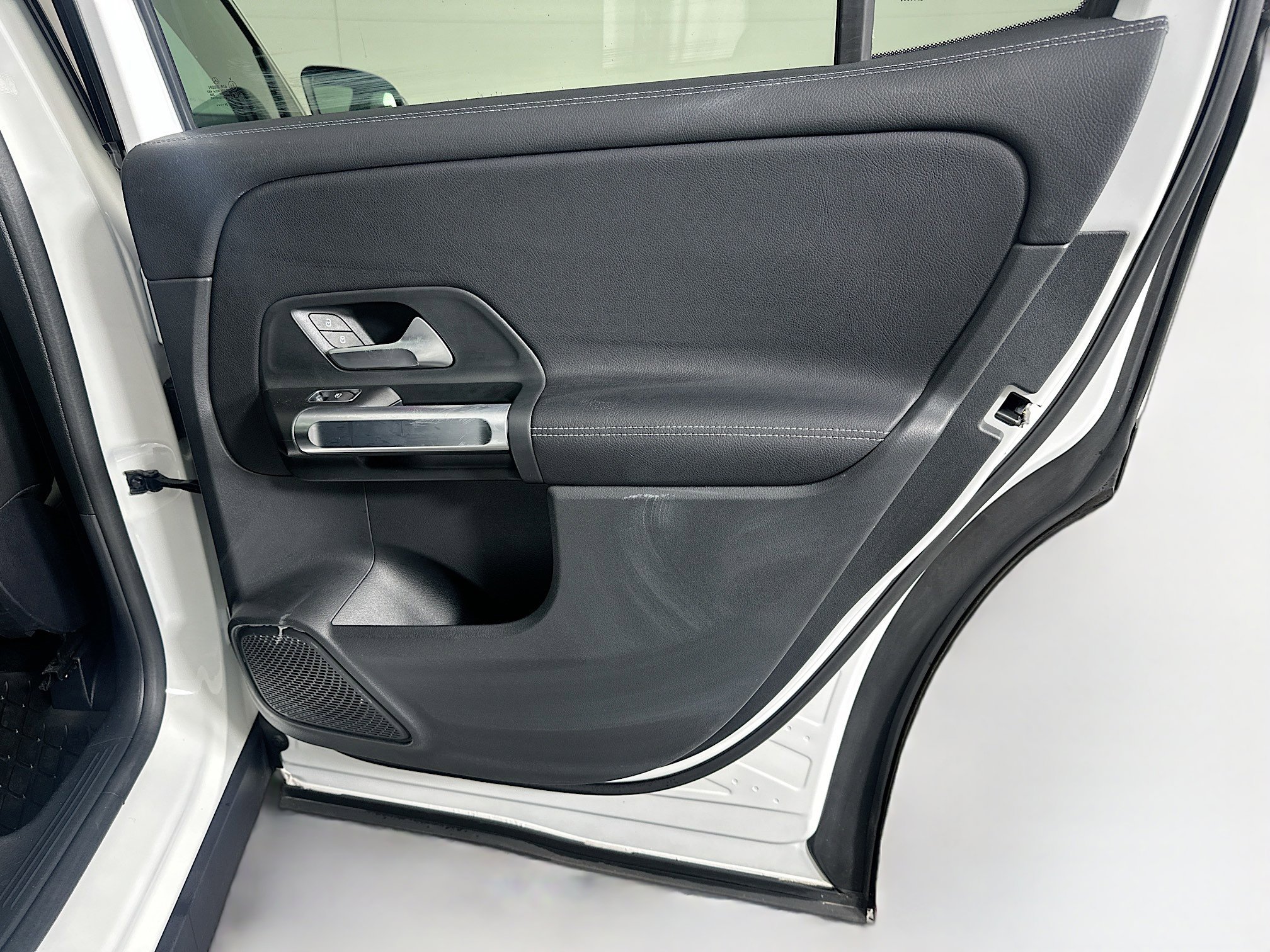Used 2025 Mercedes-Benz GLB 250 image 30
