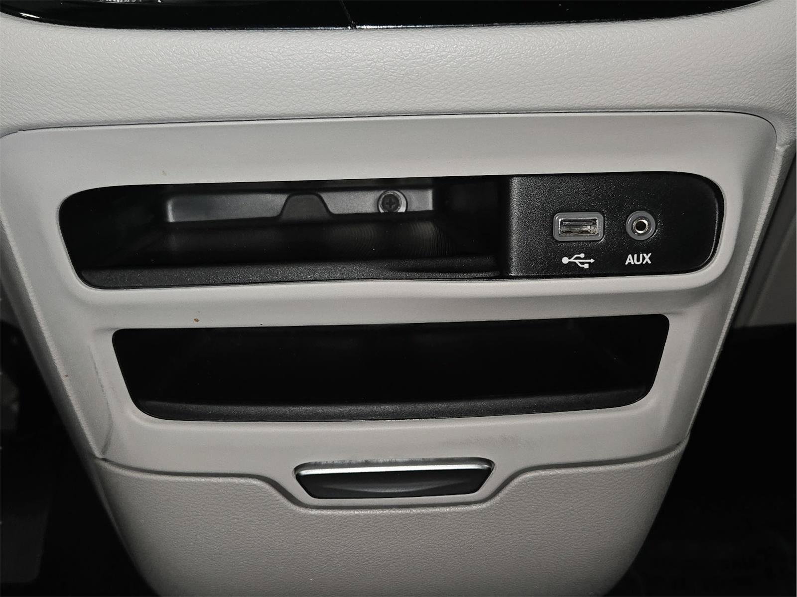 Used 2019 Chrysler Pacifica L FWD image 27