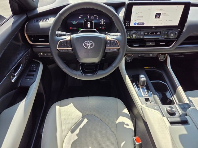 Used 2025 Toyota Grand Highlander AWD Hybrid image 12
