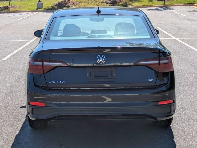 Used 2024 Volkswagen Jetta SE FWD image 4