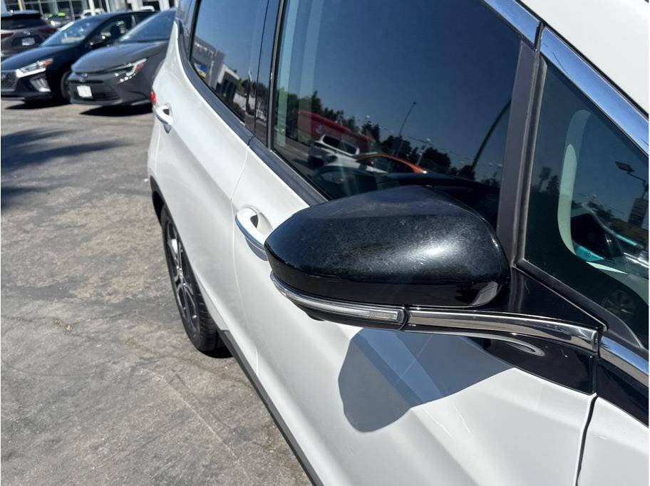Used 2018 Chevrolet Bolt Premier w/ Infotainment Package FWD image 14