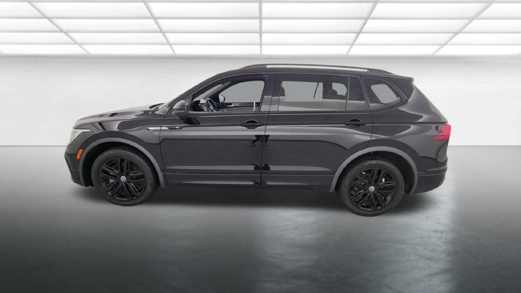 Used 2022 Volkswagen Tiguan SE R-Line AWD/4WD image 3