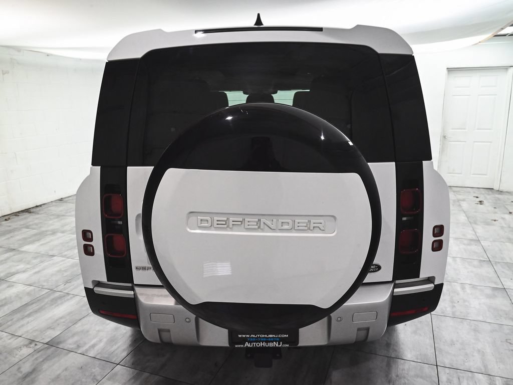Used 2023 Land Rover Defender 130 SE AWD/4WD image 5