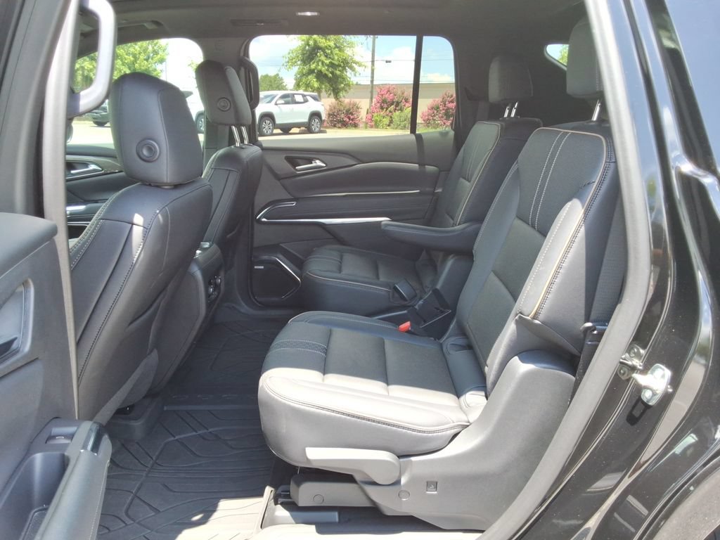 Certified 2025 Chevrolet Traverse High Country FWD image 18