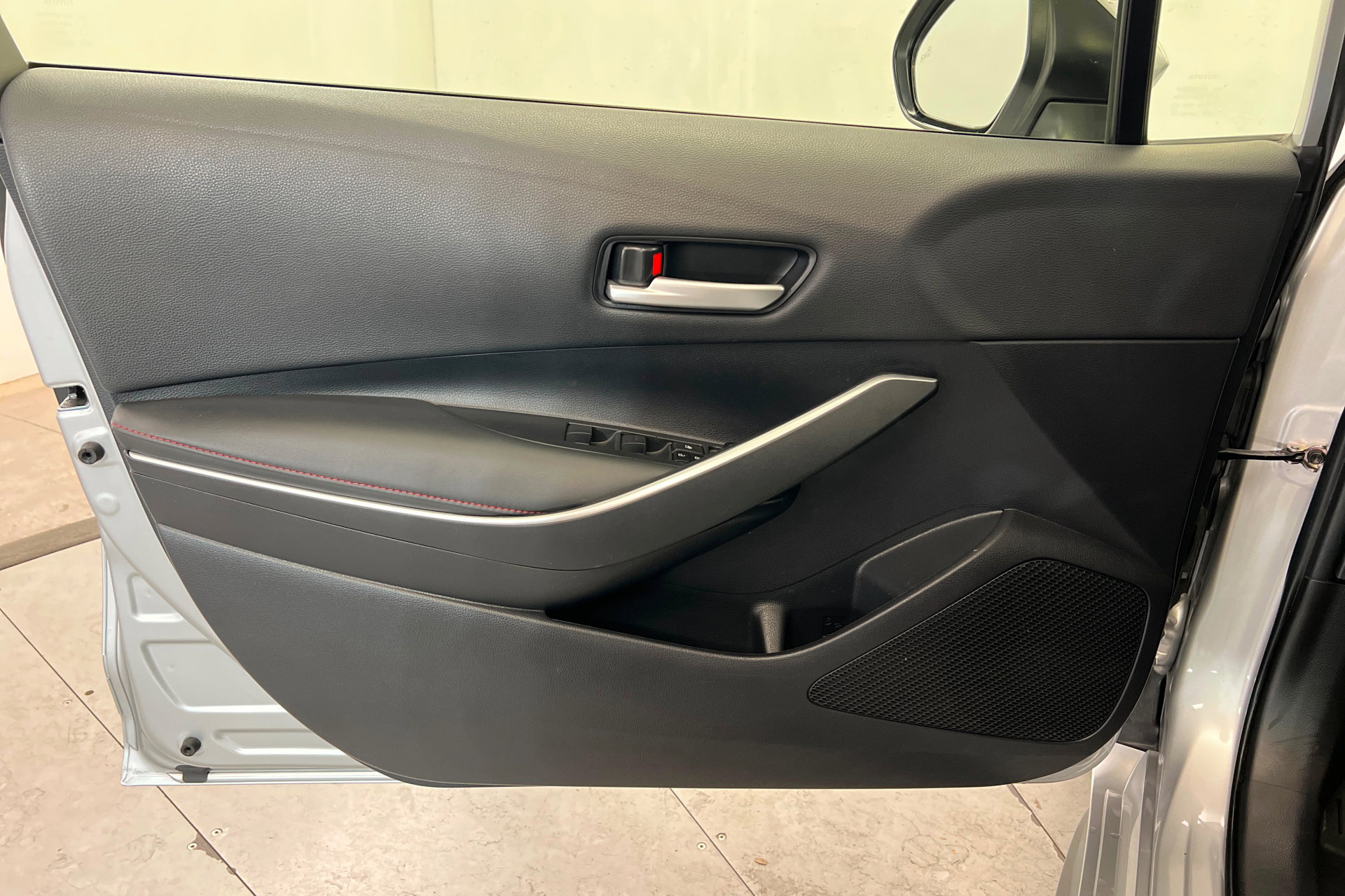 Used 2023 Toyota Corolla SE w/ SE Premium Package image 15