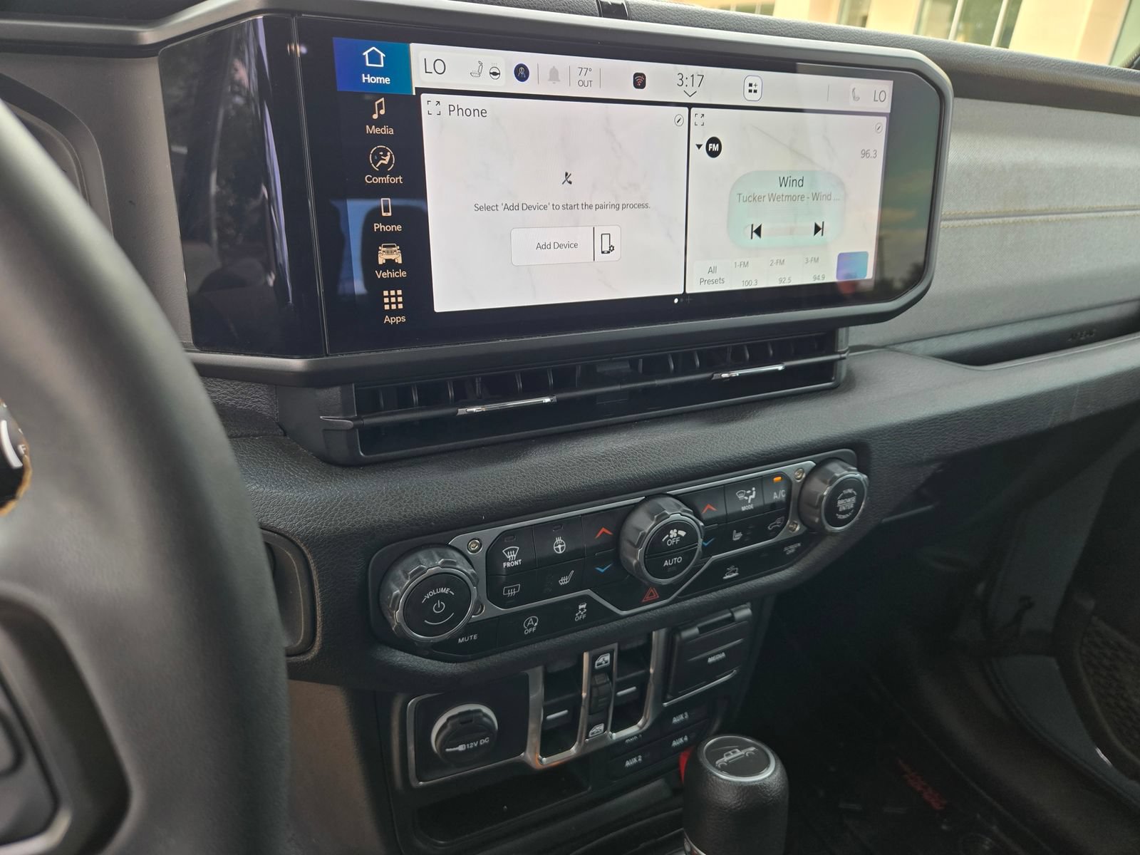 Used 2024 Jeep Gladiator Sport AWD/4WD image 15