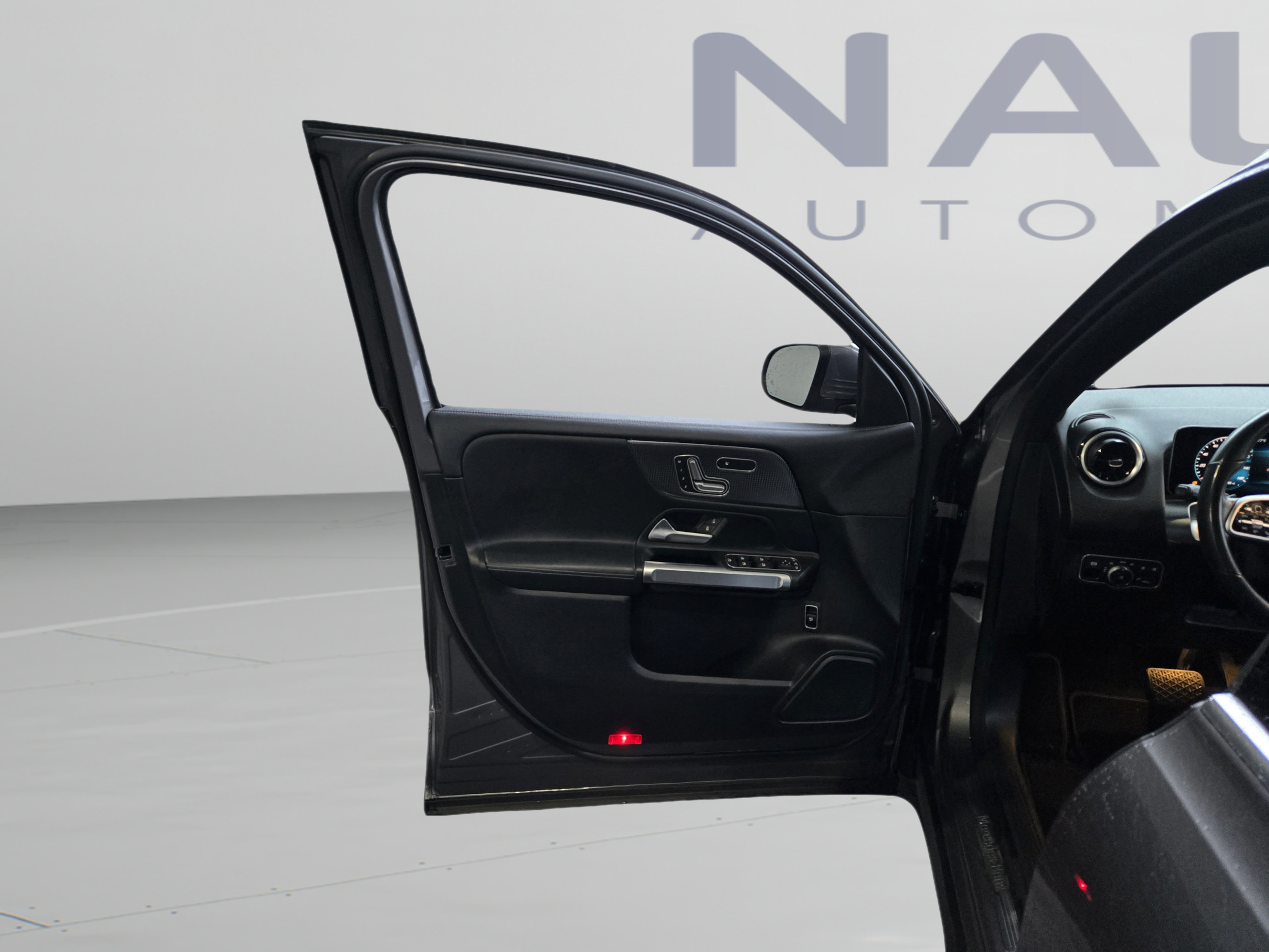 Used 2021 Mercedes-Benz GLB 250 4MATIC image 8