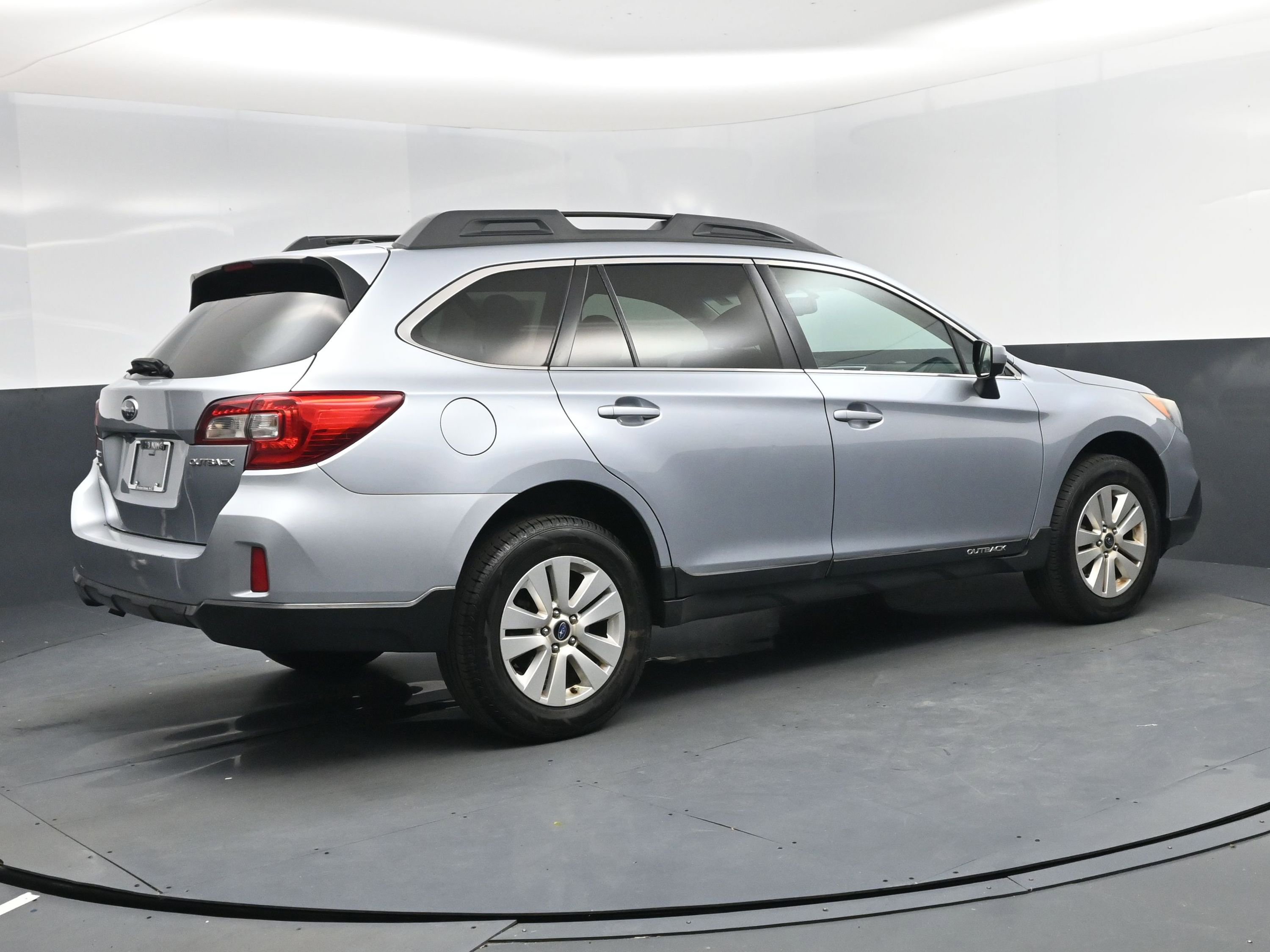 Used 2015 Subaru Outback 2.5i Premium image 4