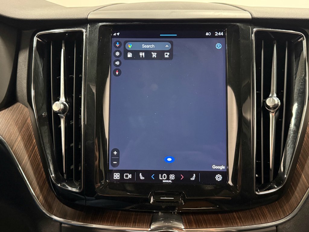 Used 2022 Volvo XC60 B5 Momentum image 22