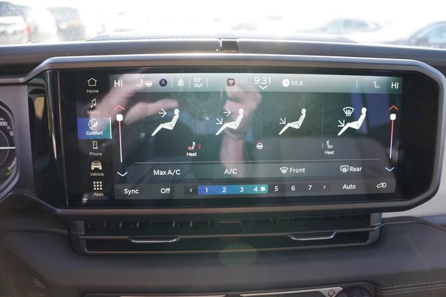 Used 2025 Jeep Wrangler Unlimited Sahara w/ Safety Group AWD/4WD image 24
